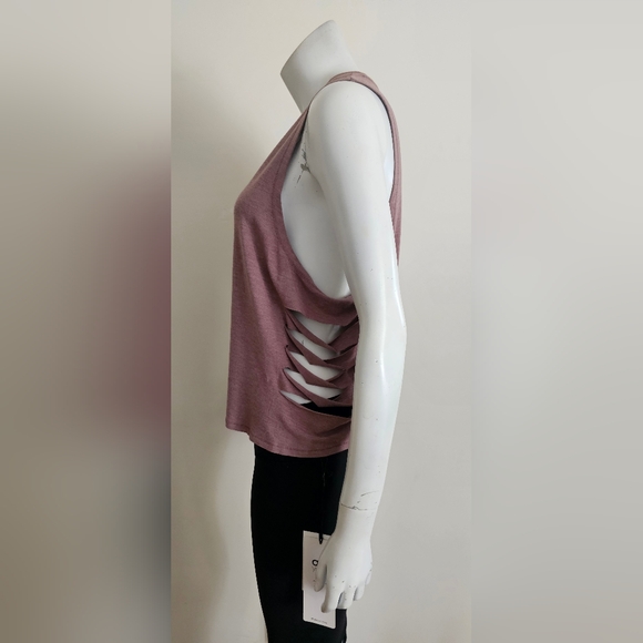 Cut It Out Crop Tank - Picture 5 of 10